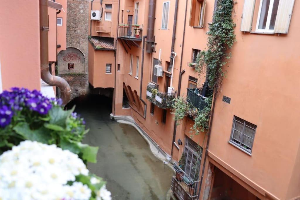 Little Apartment Over The Canal Bologna Luaran gambar