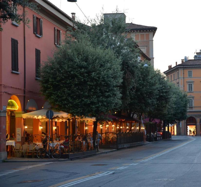 Little Apartment Over The Canal Bologna Luaran gambar